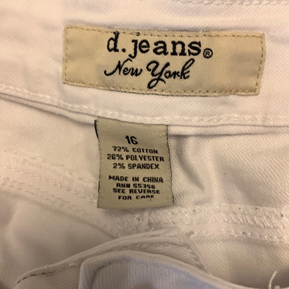 White roll up capris perfect for summer